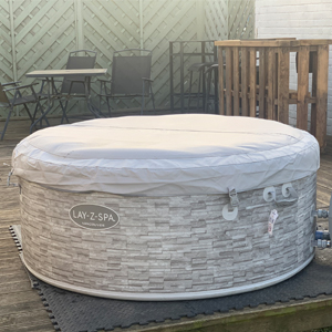 medium hot tub hire in hull